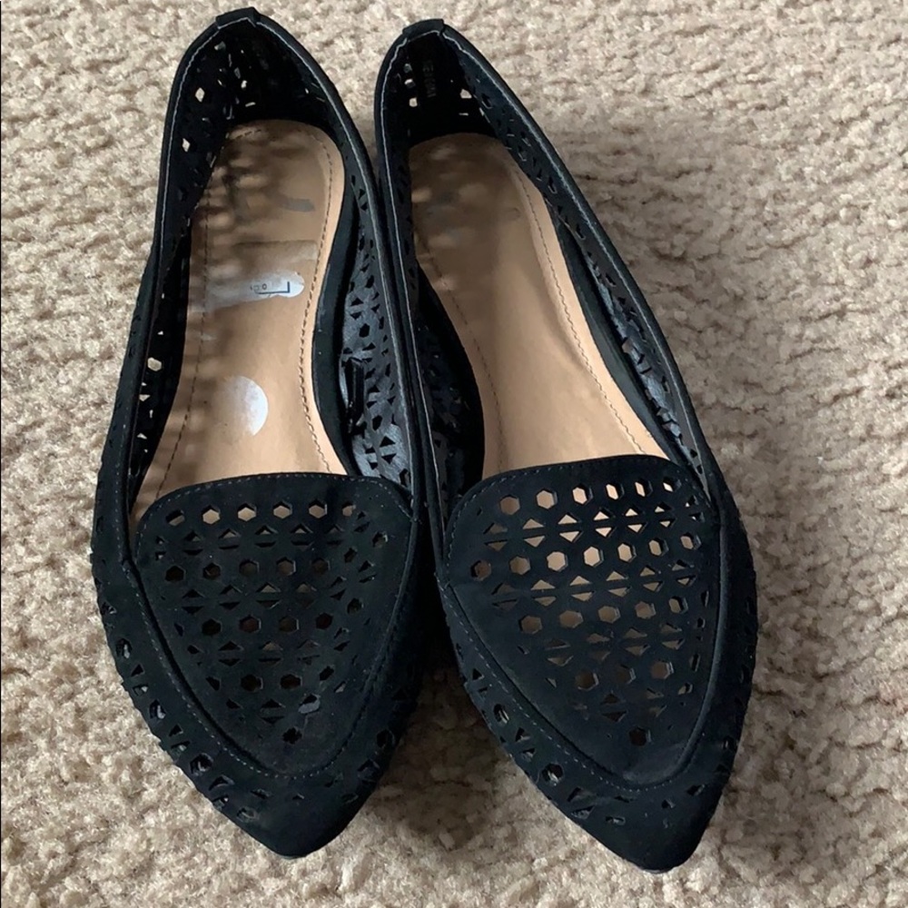 Report black flats